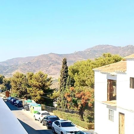 Limerencia: Tu Hogar En Este Blanco Pueblo Фригиляна Екстериор снимка